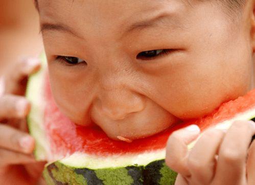 吃瓜娃儿贪吃,揭秘瓜果诱惑背后的故事