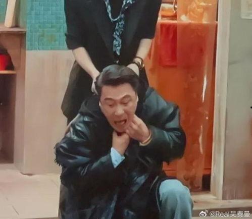 吴镇宇儿子吃瓜,引发网友热议